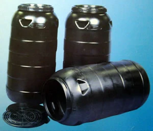 Fûts noirs de 250 litres présentés par Triffa Conserves — photographie du catalogue Triffa Conserves