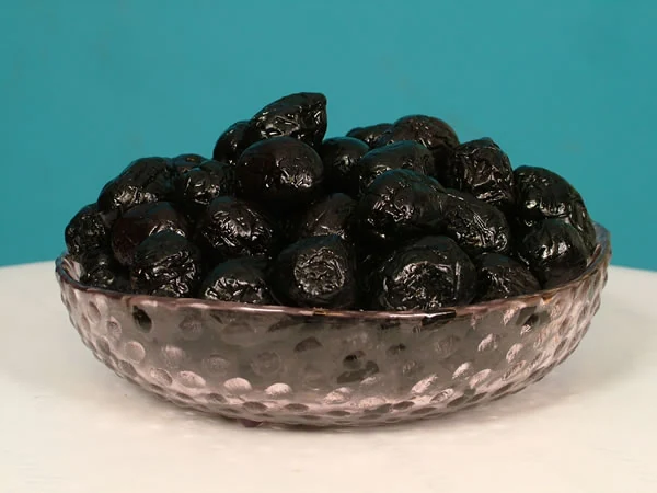 Olives noires façon Grèce entières — photographie du catalogue Triffa Conserves