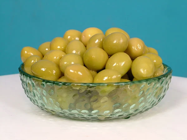 Olives vertes entières — photographie du catalogue Triffa Conserves